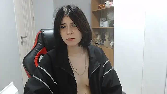 Snapshot of TinaQuiin chatting on 29, 9, 2025 TinaQuiin online show from 29, 9, 2025