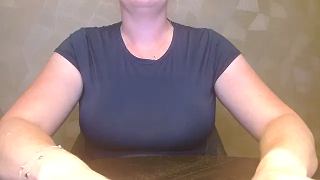 Snapshot of Esmee-Xxx chatting on 15, 9, 2025 Esmee-Xxx online show from 15, 9, 2025