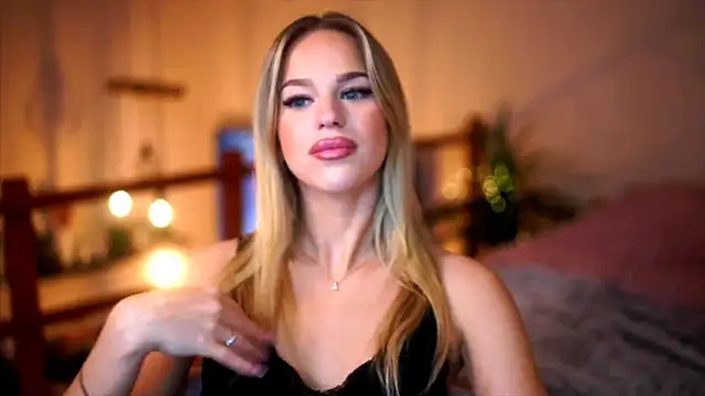 Emilyvanroessel online show from 6, 11, 2025