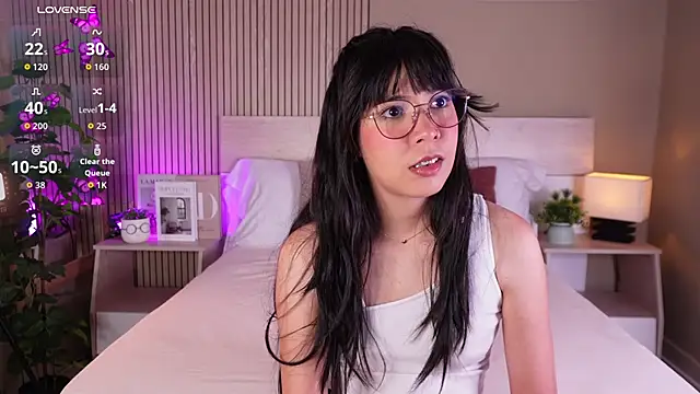aprilqueenie online show from 26, 6, 2026