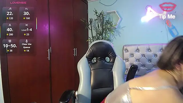 noelia milf19 online show from 27, 6, 2026
