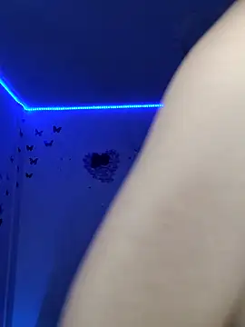 Snapshot of Danly_ chatting on 28, 11, 2025 Danly online show from 28, 11, 2025