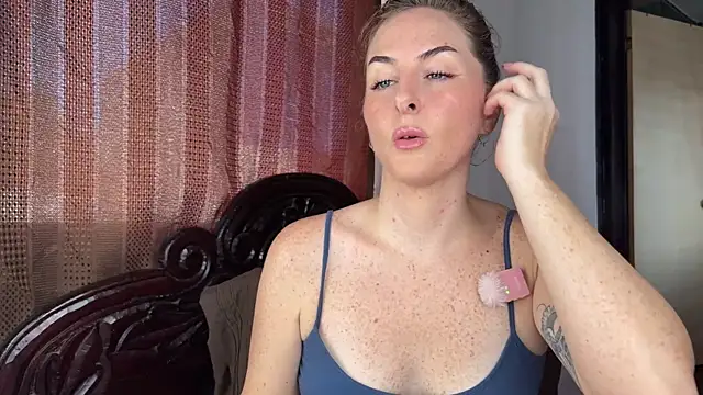 sexylittlefriend online show from 22, 4, 2026