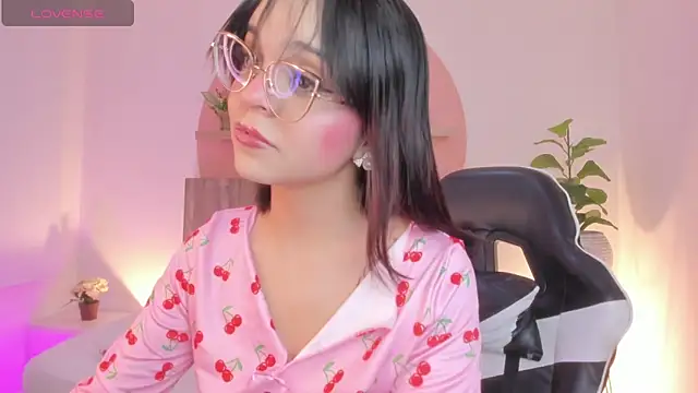Snapshot of Clara_Luu chatting on 27, 6, 2026 Clara Luu online show from 27, 6, 2026