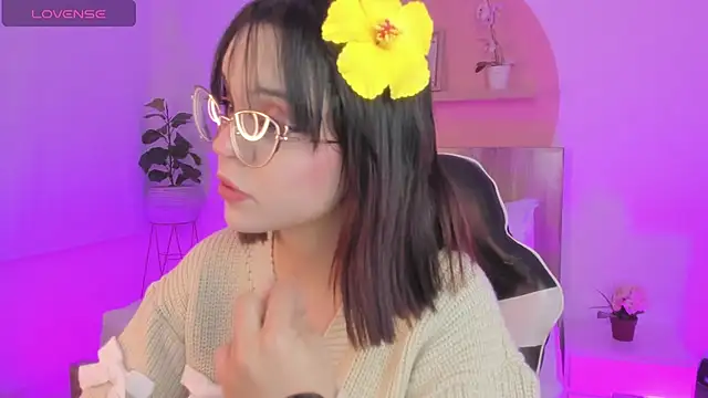 Snapshot of Clara_Luu chatting on 7, 7, 2026 Clara Luu online show from 7, 7, 2026