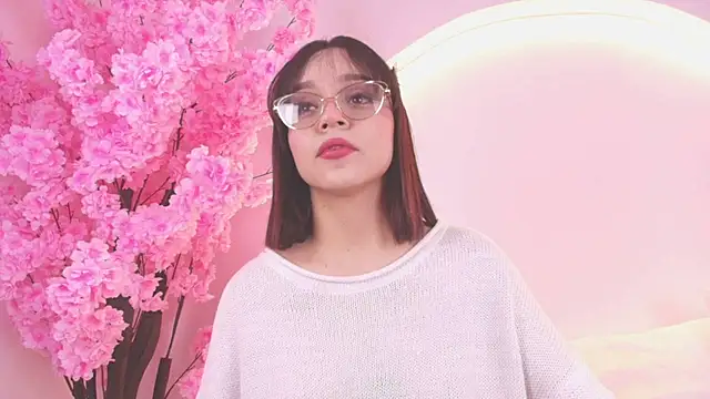 Snapshot of Clara_Luu chatting on 24, 7, 2026 Clara Luu online show from 24, 7, 2026