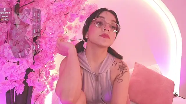 Snapshot of Clara_Luu chatting on 7, 8, 2026 Clara Luu online show from 7, 8, 2026