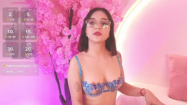 Snapshot of Clara_Luu chatting on 9, 8, 2026 Clara Luu online show from 9, 8, 2026
