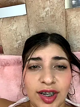 Isaa-Sweet online show from 11, 9, 2025