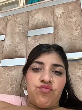 Isaa-Sweet online show from 11, 9, 2025