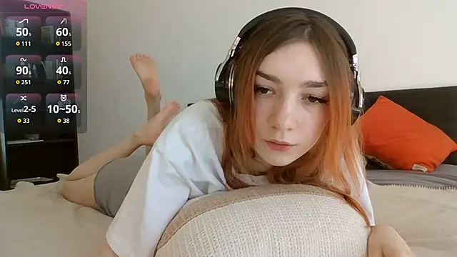 Snapshot of RedheadMisty chatting on 12, 9, 2025 RedheadMisty online show from 12, 9, 2025