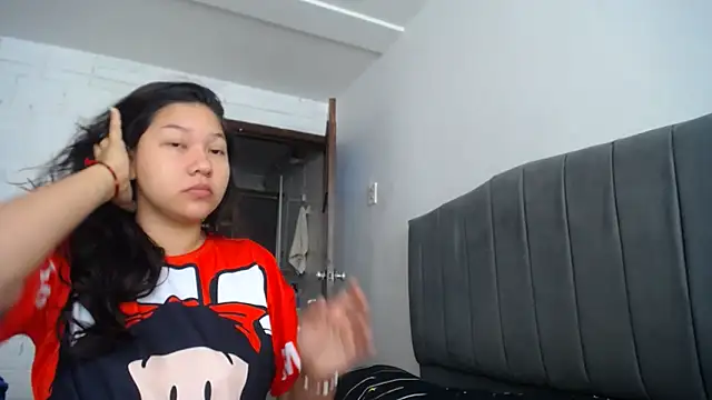 Naia Stant online show from 19, 9, 2025