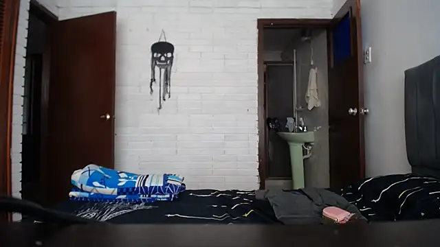 Naia Stant online show from 8, 10, 2025