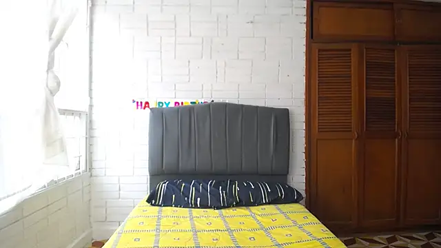 Naia Stant online show from 24, 10, 2025