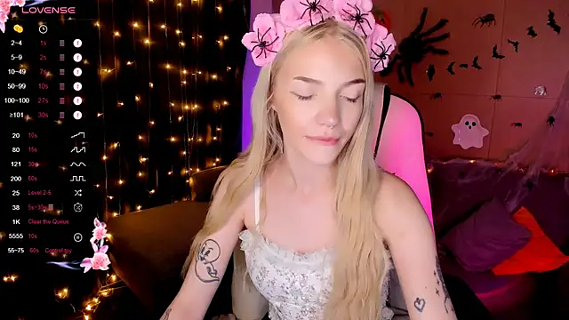 AnyaTaylor  online show from 31, 10, 2025