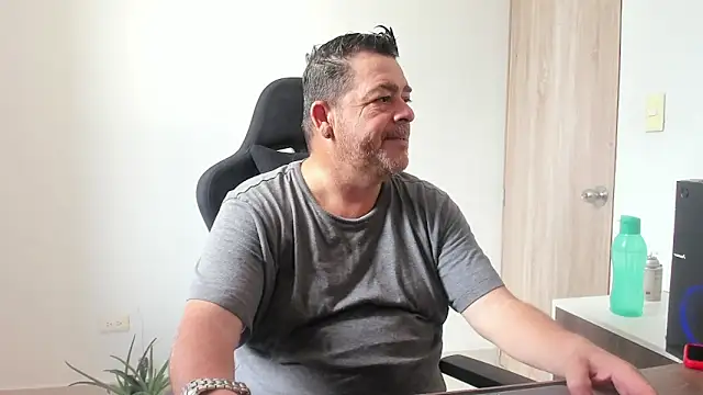 Snapshot of massimo_dannger chatting on 14, 10, 2025 massimo dannger online show from 14, 10, 2025