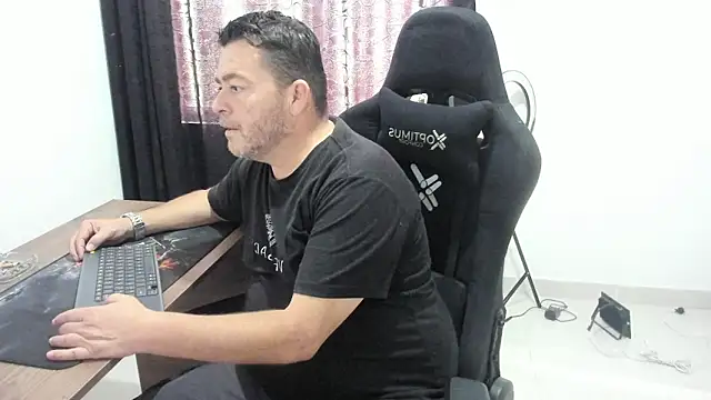 Snapshot of massimo_dannger chatting on 16, 10, 2025 massimo dannger online show from 16, 10, 2025