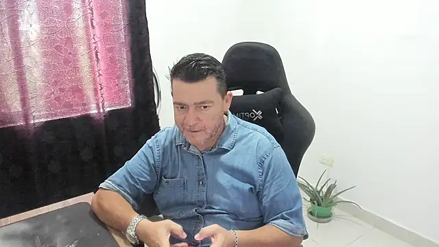 Snapshot of massimo_dannger chatting on 20, 10, 2025 massimo dannger online show from 20, 10, 2025