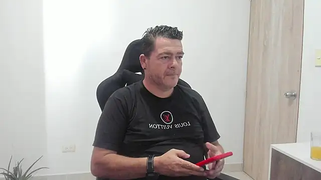 Snapshot of massimo_dannger chatting on 28, 10, 2025 massimo dannger online show from 28, 10, 2025