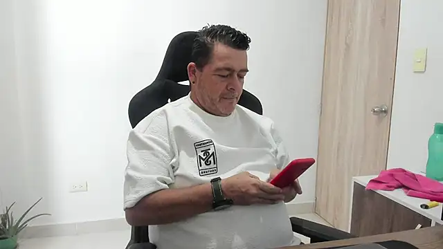 Snapshot of massimo_dannger chatting on 29, 10, 2025 massimo dannger online show from 29, 10, 2025