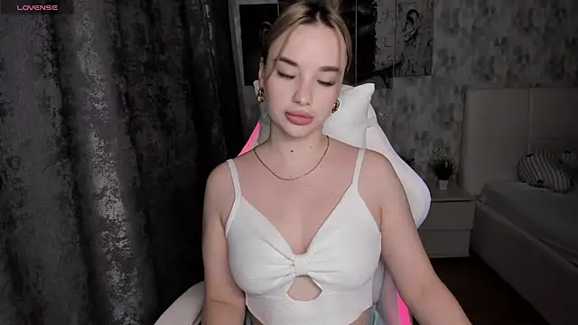 KiraKrox online show from 18, 10, 2025