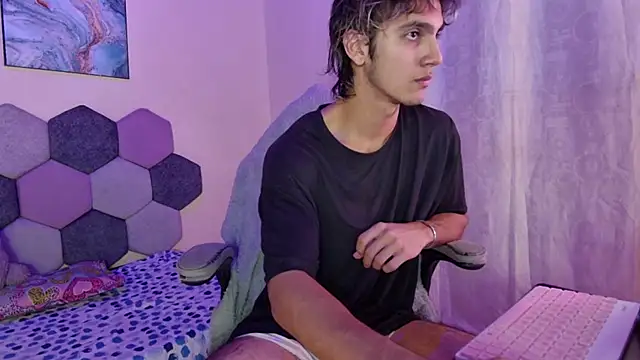 Snapshot of zeta_tgn chatting on 4, 10, 2025 zeta tgn online show from 4, 10, 2025