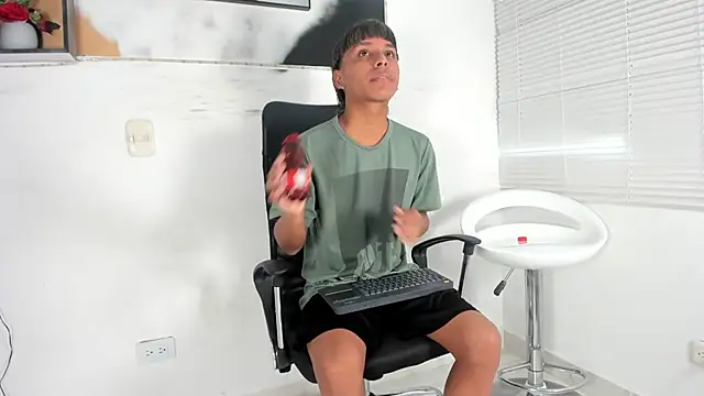 tyler twink boy online show from 27, 9, 2025