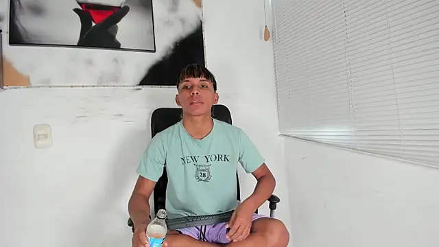 tyler twink boy online show from 11, 10, 2025