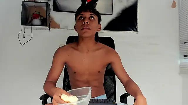 tyler twink boy online show from 28, 11, 2025