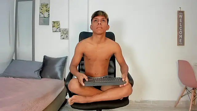 tyler twink boy online show from 1, 5, 2026