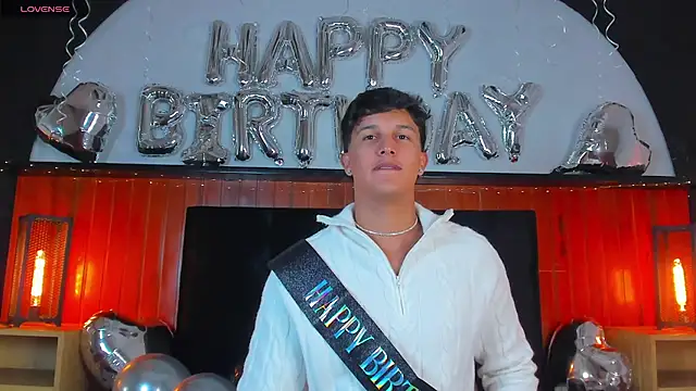 Leo Savage  online show from 18, 7, 2026