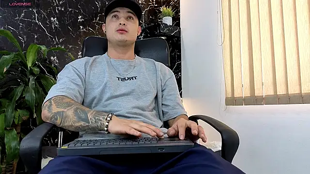 Snapshot of Alexander_ferre chatting on 7, 3, 2026 Alexander ferre online show from 7, 3, 2026