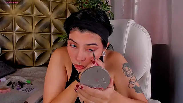 emily-santoss online show from 24, 10, 2025