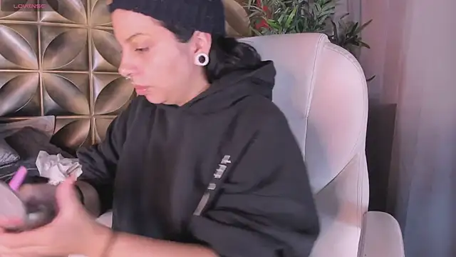 emily-santoss online show from 25, 10, 2025