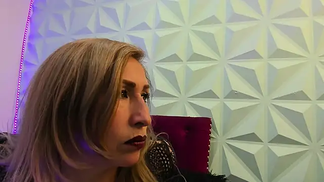 Snapshot of LilyQueen_cg chatting on 26, 9, 2025 LilyQueen cg online show from 26, 9, 2025