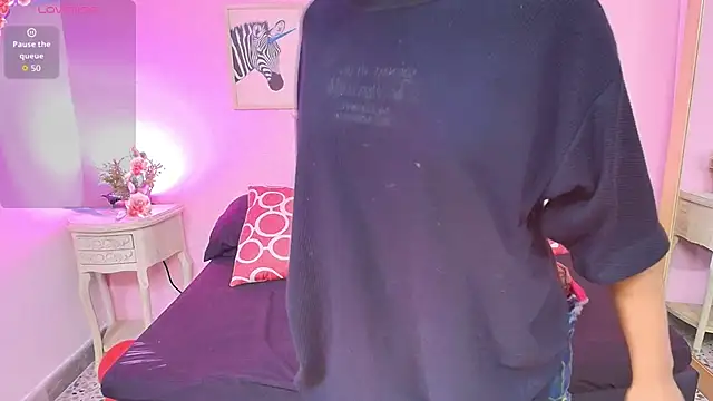 Nahomi Rivera online show from 13, 9, 2025