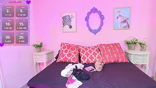 Nahomi Rivera online show from 25, 9, 2025