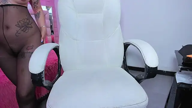  laaura  online show from 28, 7, 2026