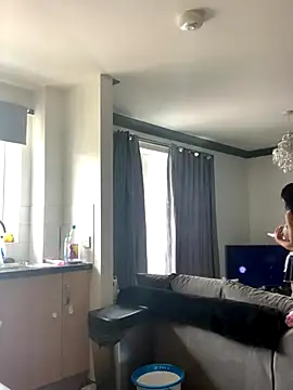 itsyourgirltee online show from 17, 9, 2025