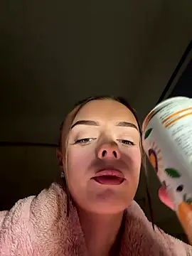 Snapshot of cutietootie02 chatting on 8, 1, 2026 cutietootie02 online show from 8, 1, 2026