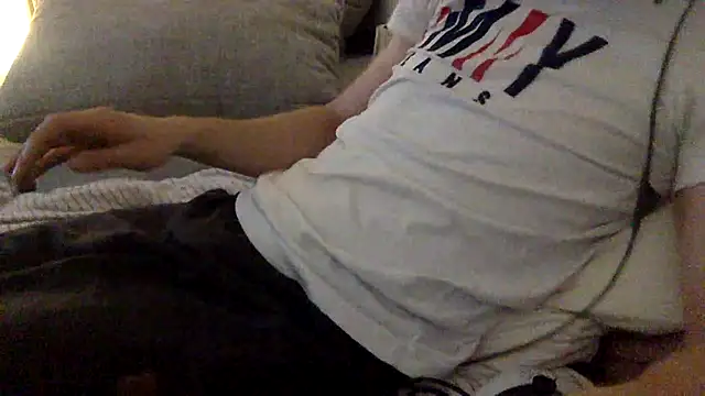 Breezydicksn online show from 4, 11, 2025