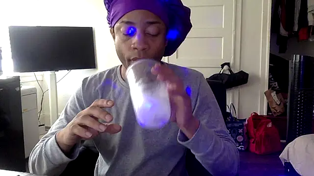 Snapshot of Diodre_Benyoon chatting on 18, 12, 2025 Diodre Benyoon online show from 18, 12, 2025