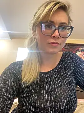 Crystal00Girl online show from 21, 9, 2025