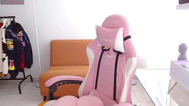 Snapshot of madissooon__ chatting on 4, 7, 2026 madissooon online show from 4, 7, 2026