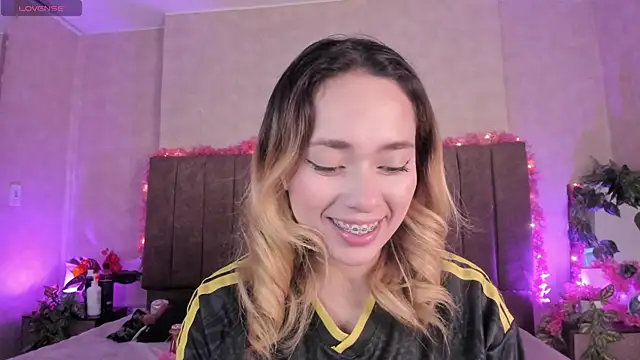 LanaMills  online show from 4, 7, 2026