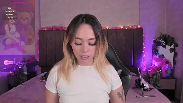 LanaMills  online show from 10, 7, 2026