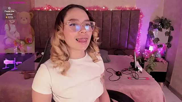 LanaMills  online show from 28, 7, 2026