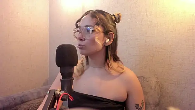 LanaMills  online show from 30, 7, 2026