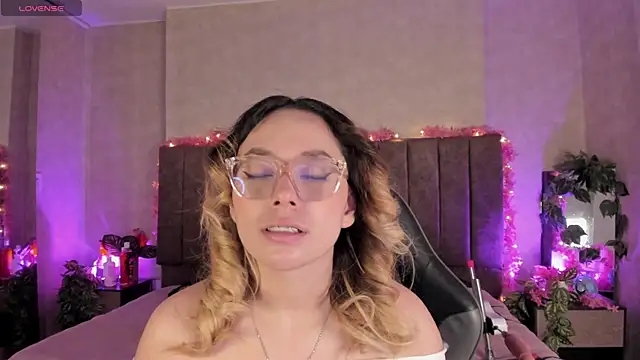 LanaMills  online show from 31, 7, 2026
