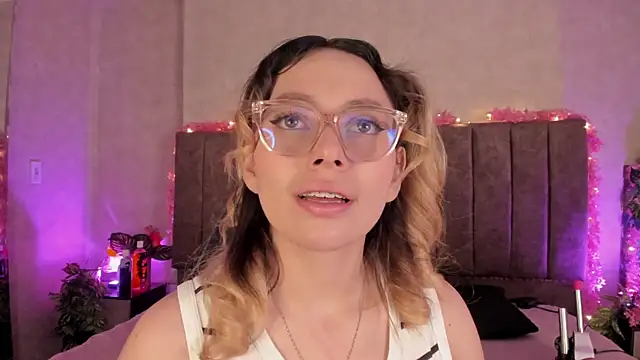 LanaMills  online show from 2, 8, 2026